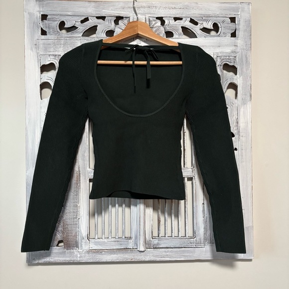 Babaton Scarab Green Sculpt Knit Scouted Ribbed Open Back Longsleeve Blouse NWT - Picture 4 of 12